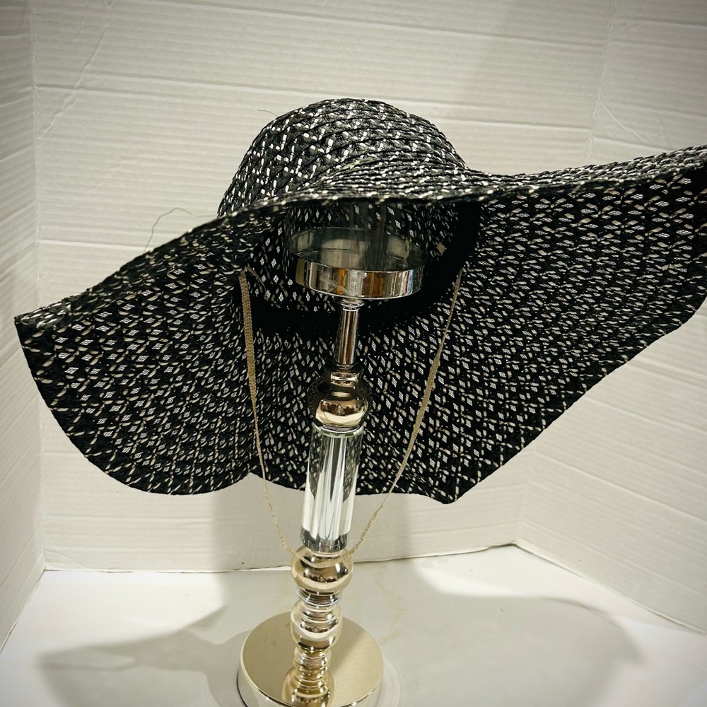 Stylish Black and White Floppy Wide-Brim Sun Hat